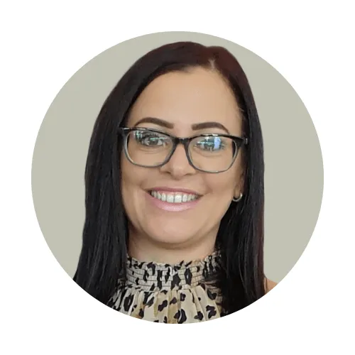 Headshot of Rach Kemp-Upton